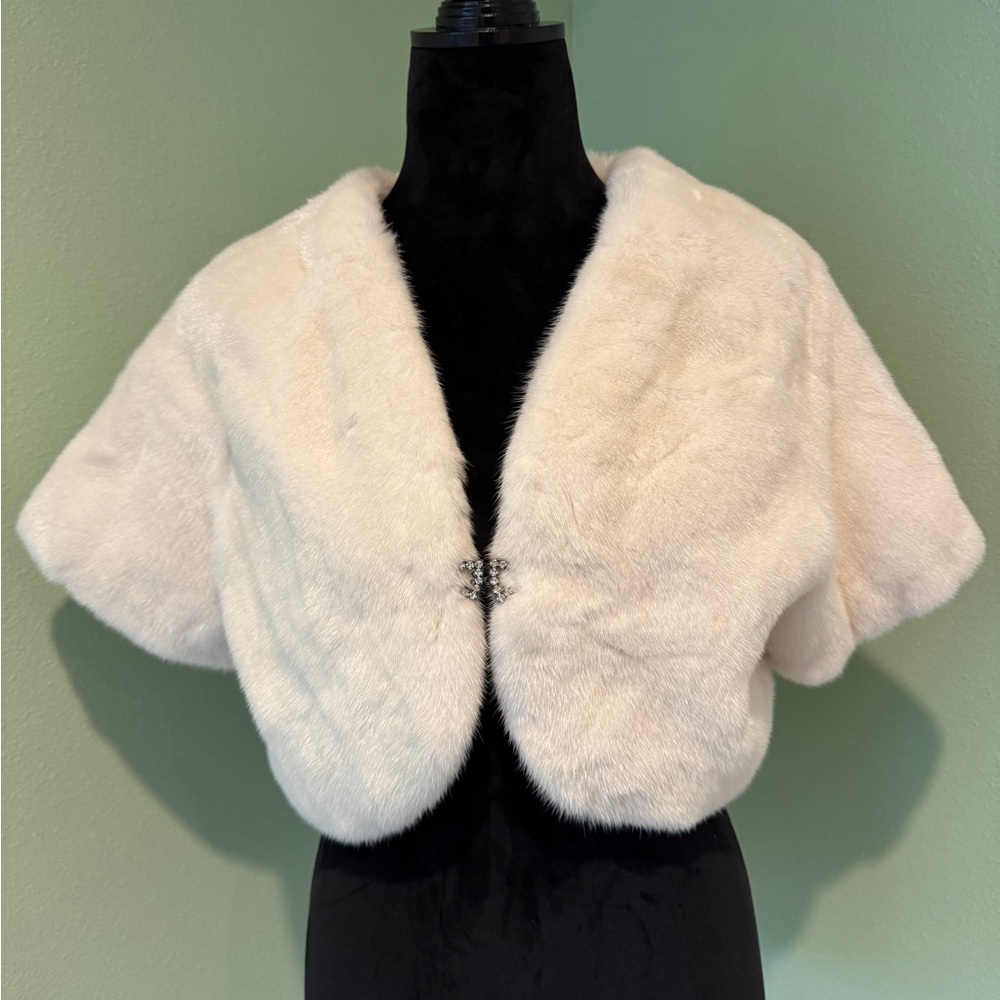 Chic Cream Mink Fur Cape